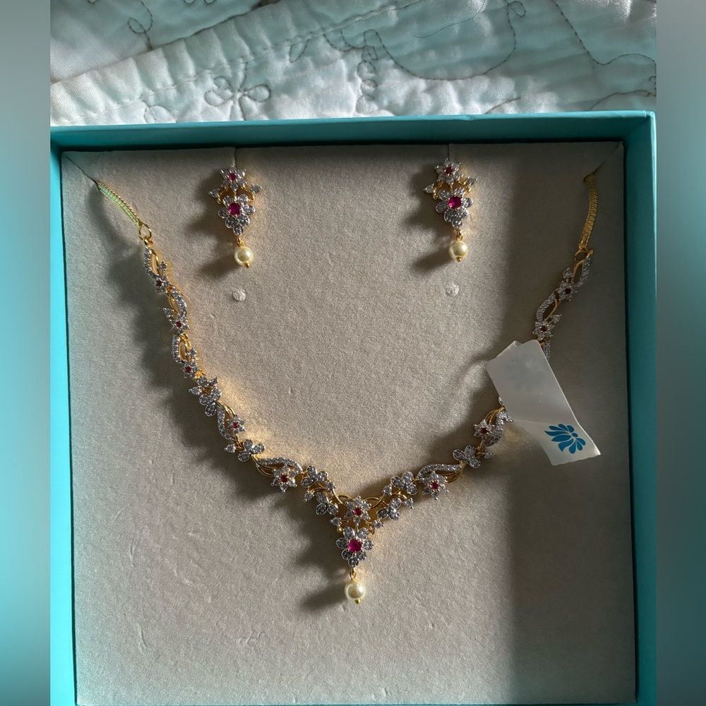 Tarinika Necklace and Earring Set